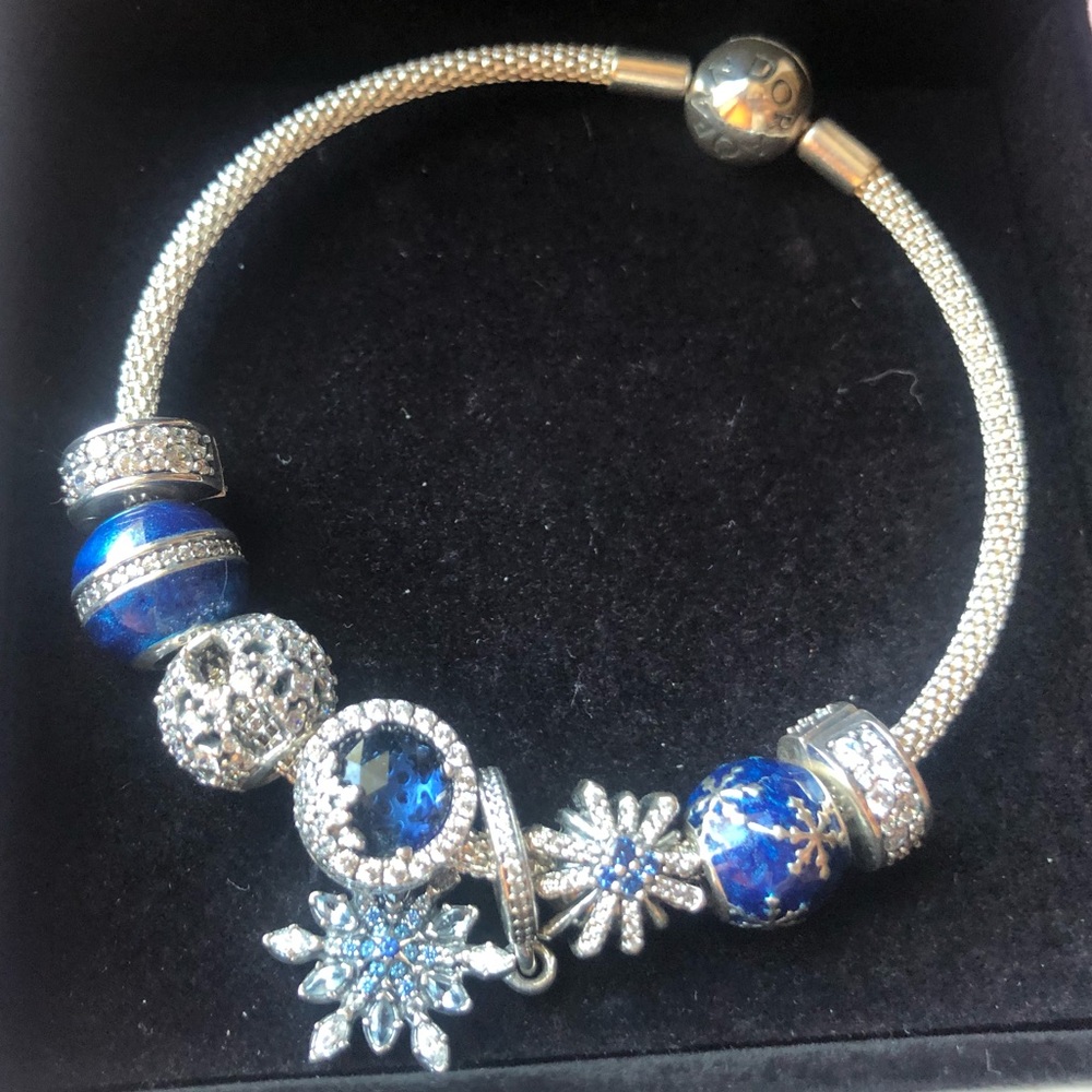 Authentic Pandora Bracelet w/ 8 Pandora Charms Winter themed - Picture 1 of 14